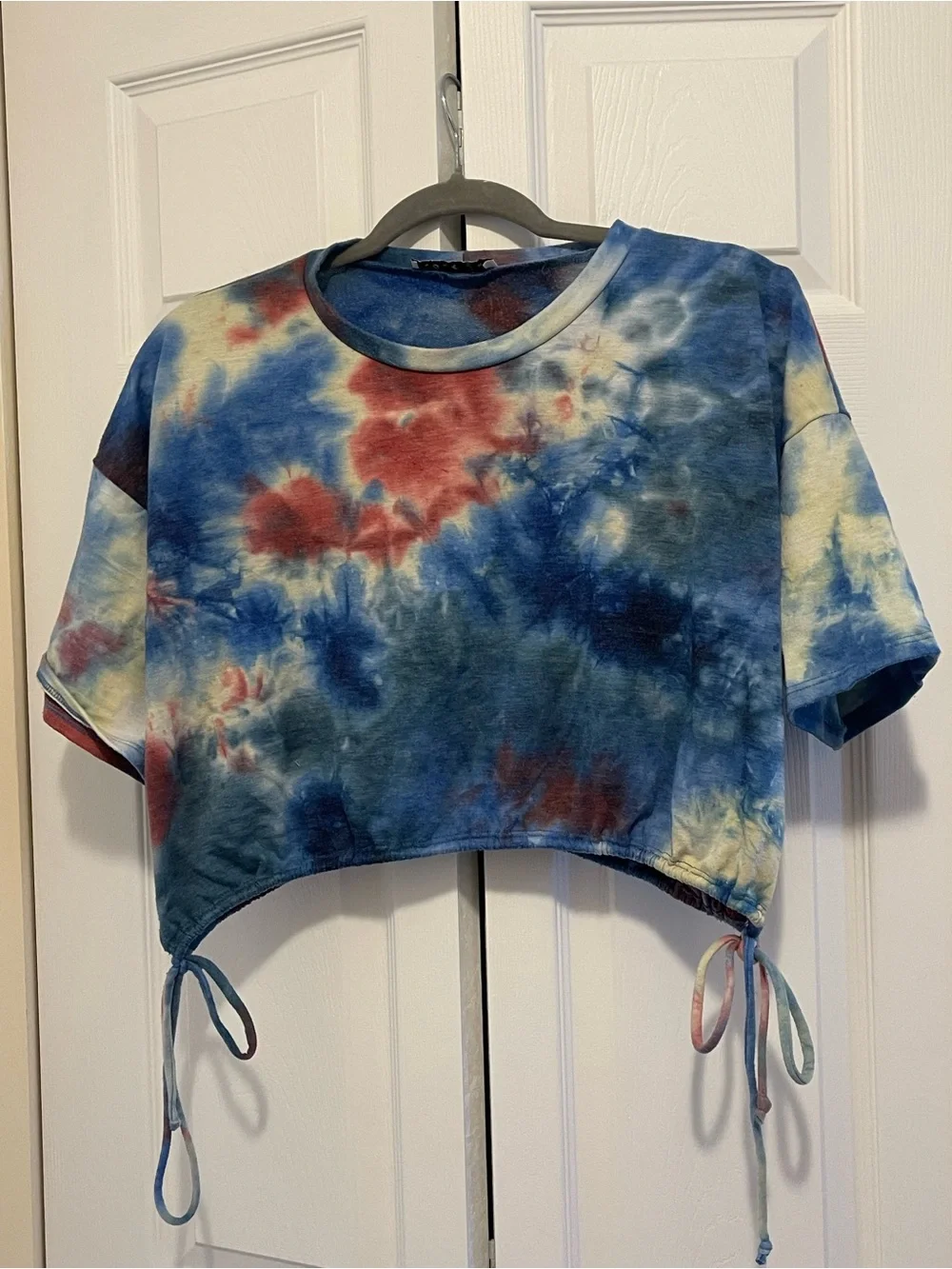 love J Tie-Dye Cropped Drawstring Tee - Blue Red White - Picture 1 of 3